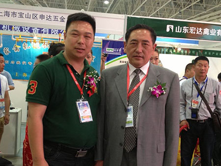 瑞泰風(fēng)品牌創(chuàng)始人與工程院院士陳煥春合照