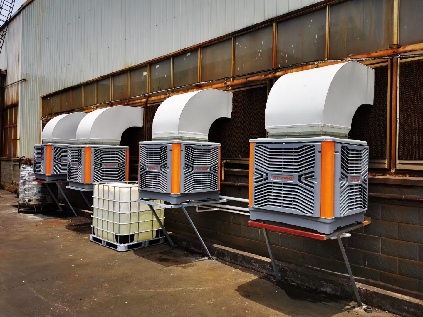 環(huán)?？照{(diào)花最少錢幫你解決廠房通風(fēng)降溫問題！