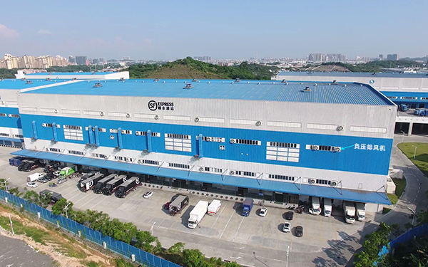 “順豐速運(yùn)”倉儲分揀中心采用工業(yè)大風(fēng)扇通風(fēng)降溫