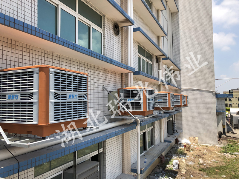 蒸發(fā)式冷氣機、潤東方蒸發(fā)式冷氣機、湖北潤東方蒸發(fā)式冷氣機、空調(diào)、環(huán)保空調(diào)、湖北環(huán)?？照{(diào)、潤東方環(huán)?？照{(diào)、湖北潤東方環(huán)保空調(diào)、通風、降溫、廠房降溫、廠房通風、湖北廠房降溫、湖北廠房通風降溫、車間通風、車間降溫、通風降溫、車間通風降溫、湖北車間降溫、湖北車間通風降溫、工廠車間降溫