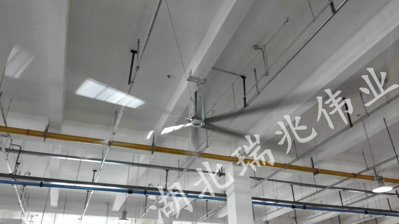 瑞泰風(fēng)工業(yè)大風(fēng)扇,鋼結(jié)構(gòu)廠房通風(fēng)降溫方案,廠房車間通風(fēng)降溫方案,大型工業(yè)風(fēng)扇,物流倉儲(chǔ)大風(fēng)扇,工業(yè)大風(fēng)扇,工業(yè)大吊扇,工業(yè)節(jié)能風(fēng)扇