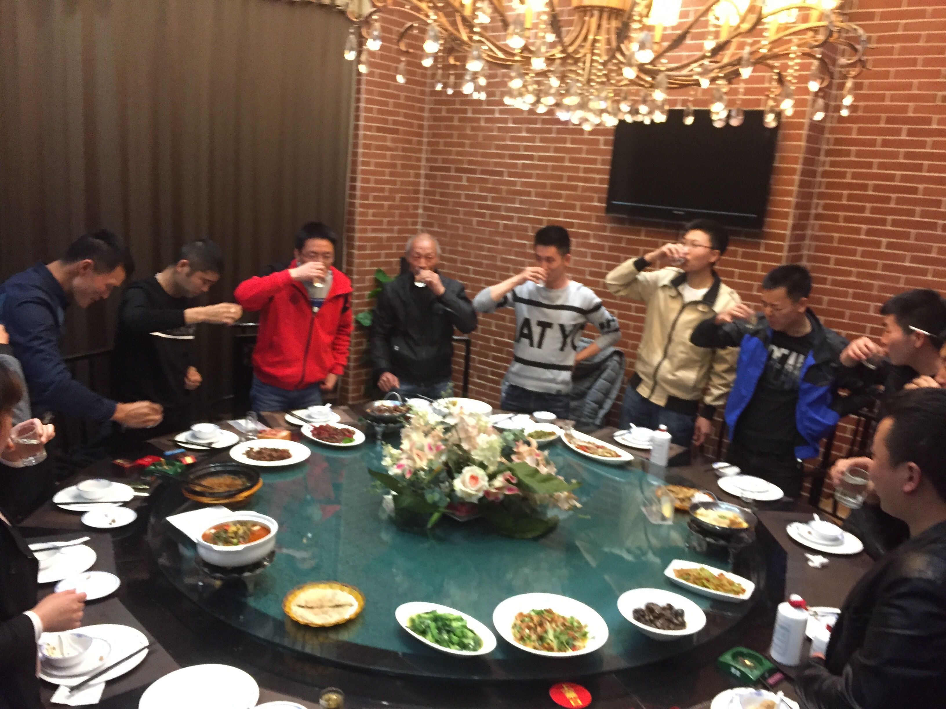 環(huán)保空調(diào),冷風機,冷風機廠家,工業(yè)風扇,廠房降溫,車間降溫,工廠降溫,車間溫控設(shè)備,車間降溫設(shè)備,工廠降溫設(shè)備,車間降溫方案,廠房降溫方案,工廠降溫方案,電商物流倉儲降溫方案