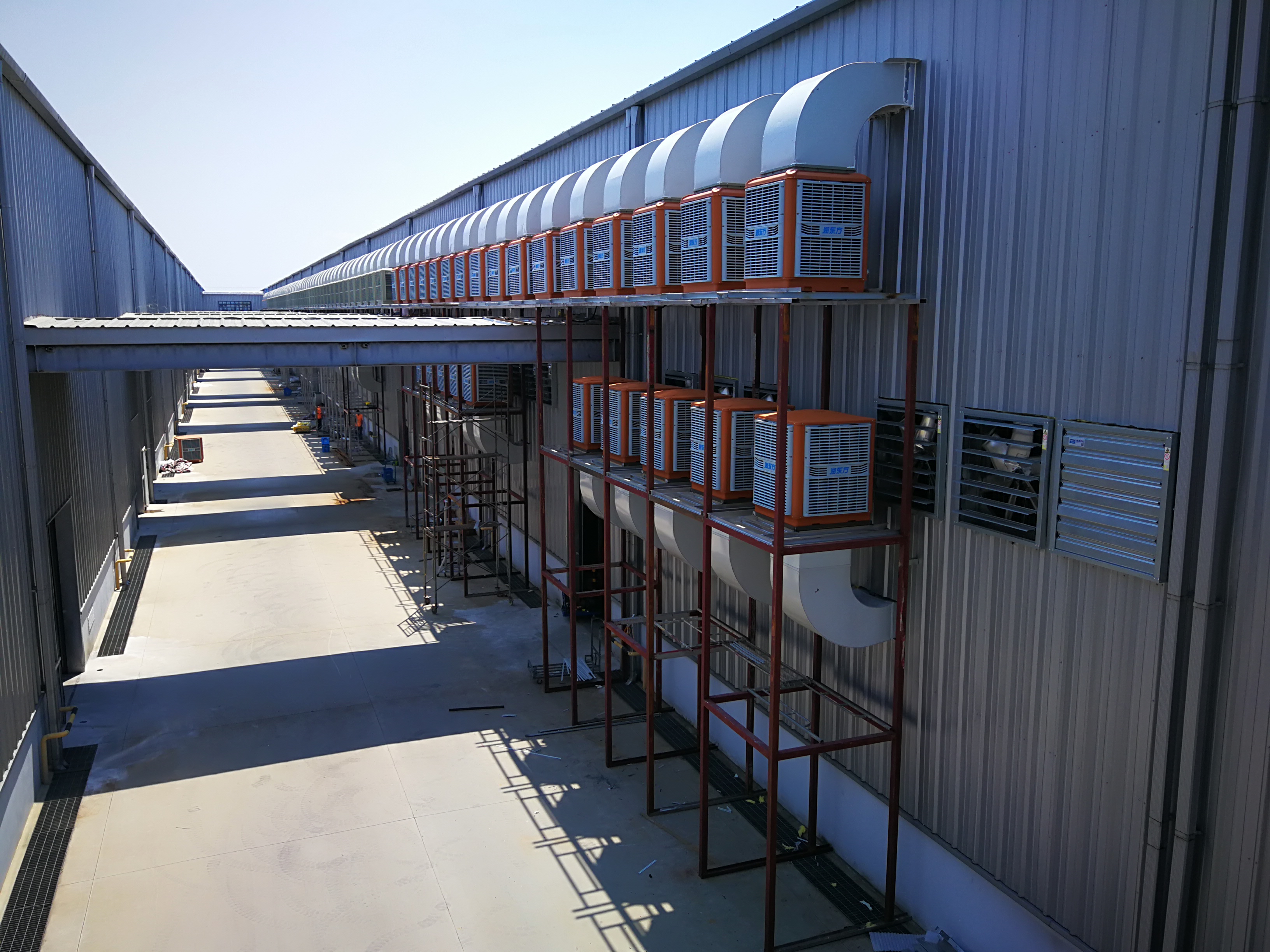 環(huán)?？照{(diào),冷風(fēng)機(jī),冷風(fēng)機(jī)廠家,工業(yè)風(fēng)扇,廠房降溫,車間降溫,工廠降溫,車間溫控設(shè)備,車間降溫設(shè)備,工廠降溫設(shè)備,車間降溫方案,廠房降溫方案,工廠降溫方案,電商物流倉(cāng)儲(chǔ)降溫方案