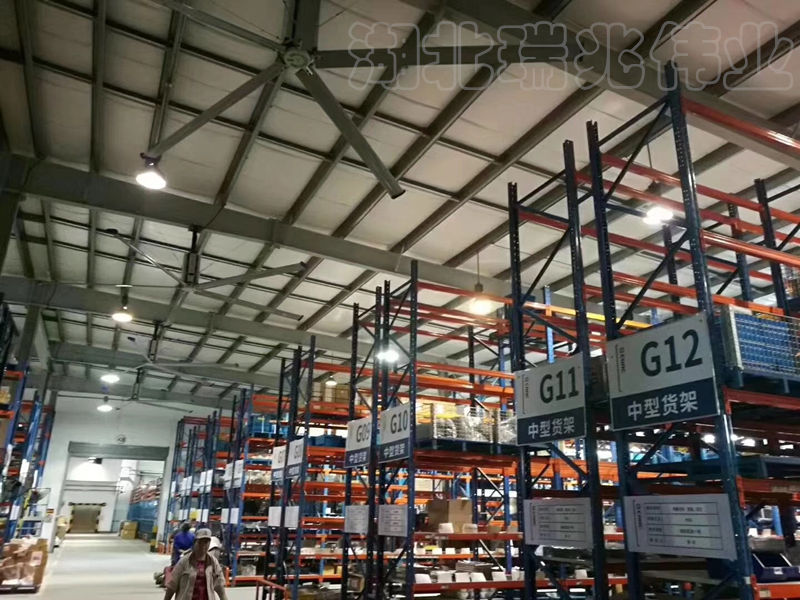 “瑞泰風(fēng)”超大直徑工業(yè)風(fēng)扇，鋼結(jié)構(gòu)廠房通風(fēng)降溫方案,廠房車間通風(fēng)降溫方案,大型工業(yè)風(fēng)扇,物流倉儲(chǔ)大風(fēng)扇,工業(yè)大風(fēng)扇,工業(yè)大吊扇,工業(yè)節(jié)能風(fēng)扇