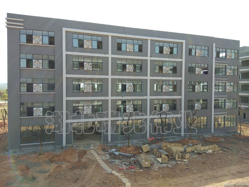 風(fēng)機(jī)濕簾,負(fù)壓風(fēng)機(jī)，冷風(fēng)機(jī)廠家,工業(yè)風(fēng)扇,廠房降溫,車間降溫,工廠降溫,車間溫控設(shè)備,車間降溫設(shè)備,工廠降溫設(shè)備,車間降溫方案,廠房降溫方案,工廠降溫方案,電商物流倉儲降溫方案